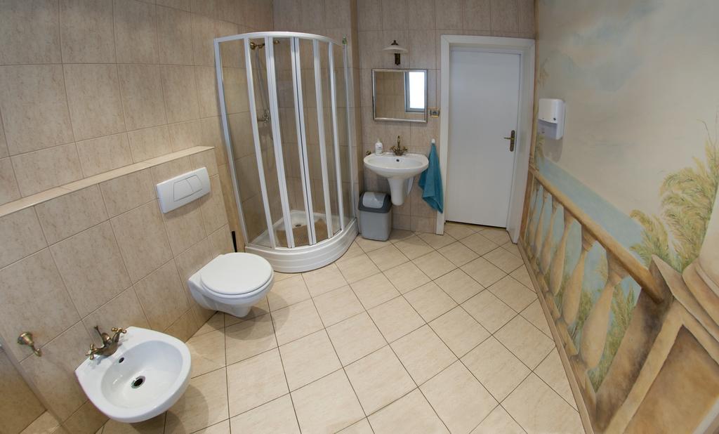 Wilanowska Hostel Warsaw Luaran gambar